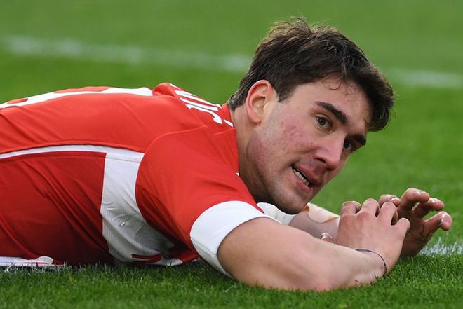 用娴熟的进 用娴熟的进